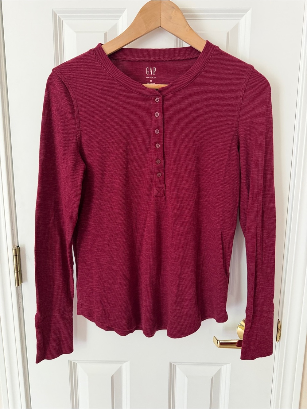 GAP Long Sleeve Rib Henley Size Medium